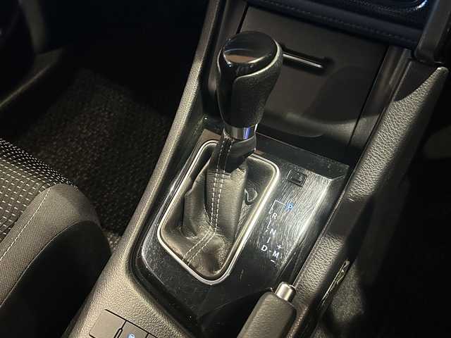 トヨタ オーリス 150X 道央・札幌 2015(平27)年 13.9万km ホワイトパールクリスタルシャイン ４WD/ワンオーナー/ホワイトパールクリスタルシャイン/スタッドレスタイヤAWセット積込み/純正HDDナビ(BT、AUX、ワンセグTV、CD)/ETC/AAC/オートライト/MTモード付き/盗難防止装置/取説、保証書、スペアキー１本