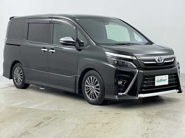 トヨタ ヴォクシー ZS 煌Ⅱ 道央・札幌 2019(平31)年 6.5万km イナズマスパーキングブラックガラスフレーク ・4WD/・寒冷地仕様/・純正ナビ&TV&CD&DVD&BT/・純正フリップダウンモニター/・バックカメラ/・両側パワースライドドア/・クルーズコントロール/・プリクラッシュセーフティ/・クリアランスソナー/・ビルトインETC/・LEDヘッドライト/・オートライト/・オートマチックハイビーム/・スマートキー