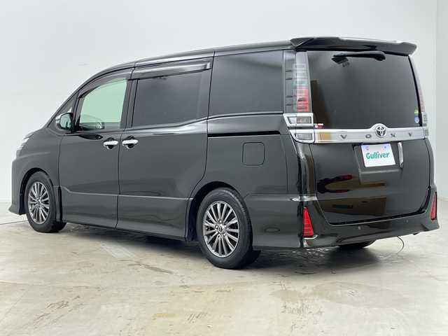 トヨタ ヴォクシー ZS 煌Ⅱ 道央・札幌 2019(平31)年 6.5万km イナズマスパーキングブラックガラスフレーク ・4WD/・寒冷地仕様/・純正ナビ&TV&CD&DVD&BT/・純正フリップダウンモニター/・バックカメラ/・両側パワースライドドア/・クルーズコントロール/・プリクラッシュセーフティ/・クリアランスソナー/・ビルトインETC/・LEDヘッドライト/・オートライト/・オートマチックハイビーム/・スマートキー