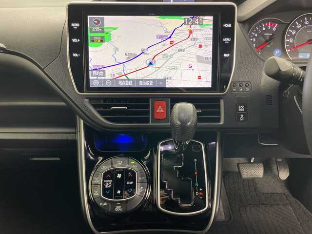 トヨタ ヴォクシー ZS 煌Ⅱ 道央・札幌 2019(平31)年 6.5万km イナズマスパーキングブラックガラスフレーク ・4WD/・寒冷地仕様/・純正ナビ&TV&CD&DVD&BT/・純正フリップダウンモニター/・バックカメラ/・両側パワースライドドア/・クルーズコントロール/・プリクラッシュセーフティ/・クリアランスソナー/・ビルトインETC/・LEDヘッドライト/・オートライト/・オートマチックハイビーム/・スマートキー