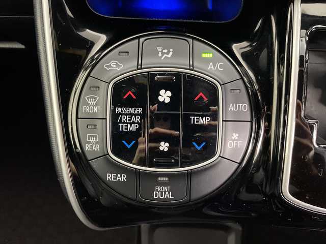 トヨタ ヴォクシー ZS 煌Ⅱ 道央・札幌 2019(平31)年 6.5万km イナズマスパーキングブラックガラスフレーク ・4WD/・寒冷地仕様/・純正ナビ&TV&CD&DVD&BT/・純正フリップダウンモニター/・バックカメラ/・両側パワースライドドア/・クルーズコントロール/・プリクラッシュセーフティ/・クリアランスソナー/・ビルトインETC/・LEDヘッドライト/・オートライト/・オートマチックハイビーム/・スマートキー