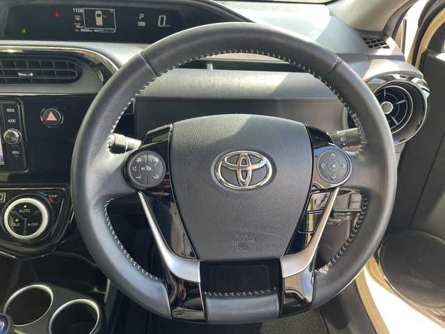 トヨタ アクア クロスオーバー 愛知県 2017(平29)年 5.7万km ベージュ 純正ナビ/バックカメラ/コーナーセンサー/純正アルミホイール/LEDヘッドライト/レーンキープアシスト/オートマチックハイビーム/ドライブレコーダー/衝突軽減システム/フルセグ/CD DVD/Bluetooth/ステアリングスイッチ/スマートキー/プッシュスタート