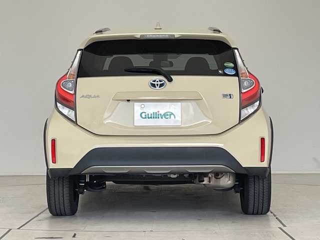 トヨタ アクア クロスオーバー 愛知県 2017(平29)年 5.7万km ベージュ 純正ナビ/バックカメラ/コーナーセンサー/純正アルミホイール/LEDヘッドライト/レーンキープアシスト/オートマチックハイビーム/ドライブレコーダー/衝突軽減システム/フルセグ/CD DVD/Bluetooth/ステアリングスイッチ/スマートキー/プッシュスタート