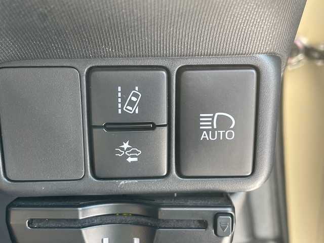 トヨタ アクア クロスオーバー 愛知県 2017(平29)年 5.7万km ベージュ 純正ナビ/バックカメラ/コーナーセンサー/純正アルミホイール/LEDヘッドライト/レーンキープアシスト/オートマチックハイビーム/ドライブレコーダー/衝突軽減システム/フルセグ/CD DVD/Bluetooth/ステアリングスイッチ/スマートキー/プッシュスタート