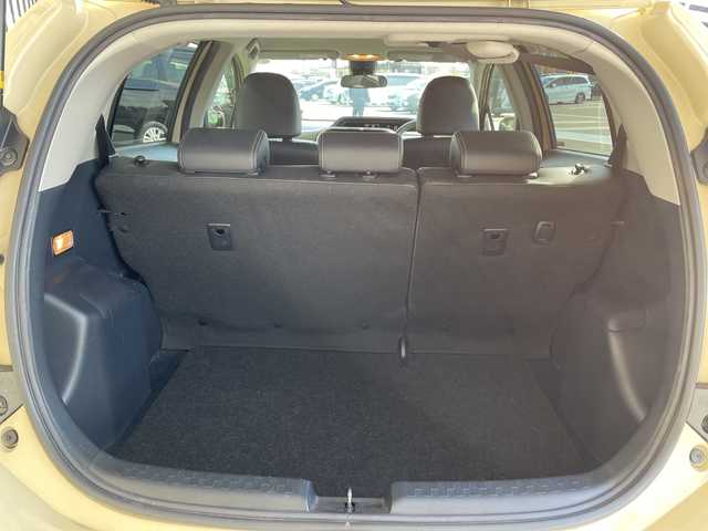 トヨタ アクア クロスオーバー 愛知県 2017(平29)年 5.7万km ベージュ 純正ナビ/バックカメラ/コーナーセンサー/純正アルミホイール/LEDヘッドライト/レーンキープアシスト/オートマチックハイビーム/ドライブレコーダー/衝突軽減システム/フルセグ/CD DVD/Bluetooth/ステアリングスイッチ/スマートキー/プッシュスタート