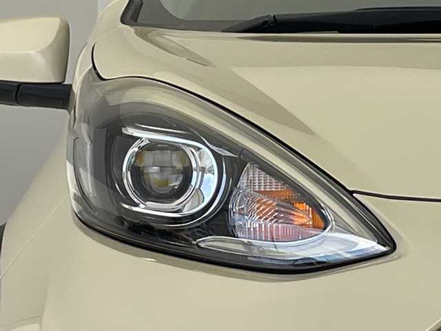 トヨタ アクア クロスオーバー 愛知県 2017(平29)年 5.7万km ベージュ 純正ナビ/バックカメラ/コーナーセンサー/純正アルミホイール/LEDヘッドライト/レーンキープアシスト/オートマチックハイビーム/ドライブレコーダー/衝突軽減システム/フルセグ/CD DVD/Bluetooth/ステアリングスイッチ/スマートキー/プッシュスタート