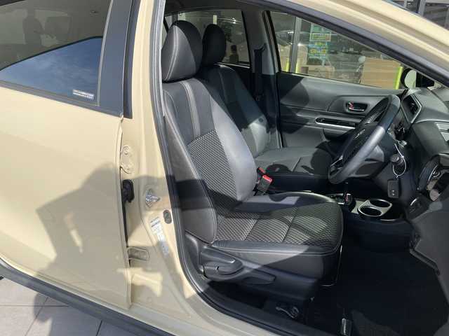 トヨタ アクア クロスオーバー 愛知県 2017(平29)年 5.7万km ベージュ 純正ナビ/バックカメラ/コーナーセンサー/純正アルミホイール/LEDヘッドライト/レーンキープアシスト/オートマチックハイビーム/ドライブレコーダー/衝突軽減システム/フルセグ/CD DVD/Bluetooth/ステアリングスイッチ/スマートキー/プッシュスタート