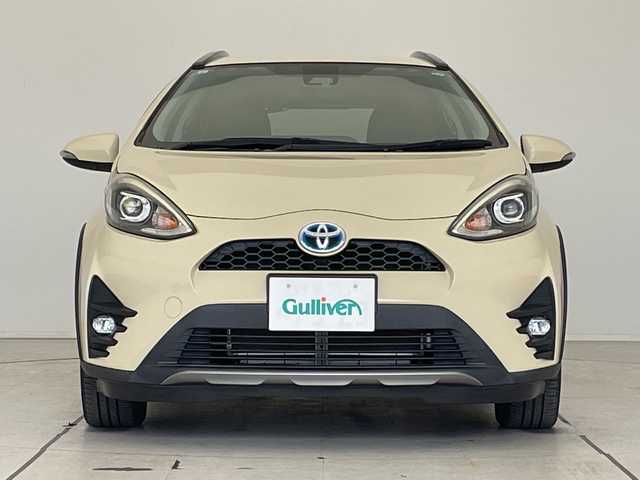 トヨタ アクア クロスオーバー 愛知県 2017(平29)年 5.7万km ベージュ 純正ナビ/バックカメラ/コーナーセンサー/純正アルミホイール/LEDヘッドライト/レーンキープアシスト/オートマチックハイビーム/ドライブレコーダー/衝突軽減システム/フルセグ/CD DVD/Bluetooth/ステアリングスイッチ/スマートキー/プッシュスタート