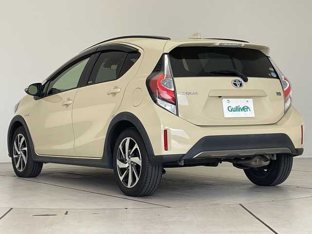 トヨタ アクア クロスオーバー 愛知県 2017(平29)年 5.7万km ベージュ 純正ナビ/バックカメラ/コーナーセンサー/純正アルミホイール/LEDヘッドライト/レーンキープアシスト/オートマチックハイビーム/ドライブレコーダー/衝突軽減システム/フルセグ/CD DVD/Bluetooth/ステアリングスイッチ/スマートキー/プッシュスタート