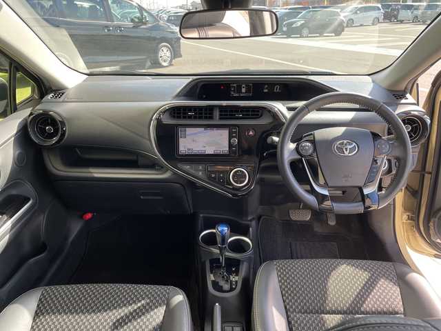 トヨタ アクア クロスオーバー 愛知県 2017(平29)年 5.7万km ベージュ 純正ナビ/バックカメラ/コーナーセンサー/純正アルミホイール/LEDヘッドライト/レーンキープアシスト/オートマチックハイビーム/ドライブレコーダー/衝突軽減システム/フルセグ/CD DVD/Bluetooth/ステアリングスイッチ/スマートキー/プッシュスタート