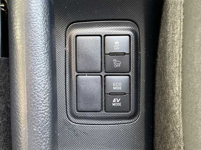 トヨタ アクア クロスオーバー 愛知県 2017(平29)年 5.7万km ベージュ 純正ナビ/バックカメラ/コーナーセンサー/純正アルミホイール/LEDヘッドライト/レーンキープアシスト/オートマチックハイビーム/ドライブレコーダー/衝突軽減システム/フルセグ/CD DVD/Bluetooth/ステアリングスイッチ/スマートキー/プッシュスタート