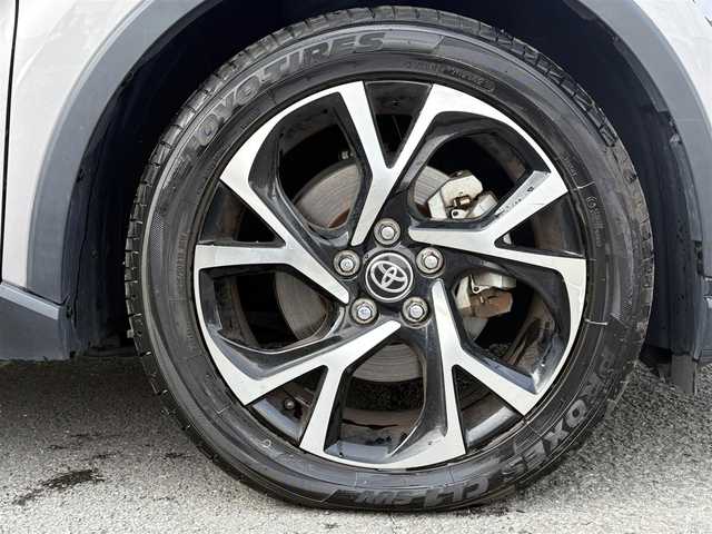 トヨタ Ｃ－ＨＲ G 徳島県 2019(令1)年 6.9万km メタルストリームM 純正ナビ/　（フルセグTV/BT）/全方位カメラ/ブラインドスポットモニター/ハーフレザーシート/シートヒーター/パワーシート/純正18インチアルミホイール/純正フロアマット/衝突被害軽減システム/横滑り防止装置/前後コーナーセンサー/ETC/カーテンエアバッグ/プッシュスタート/スマートキー