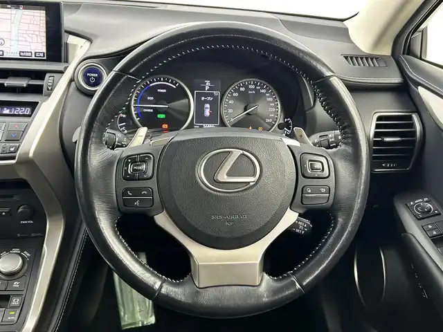 レクサス ＮＸ 300h Iパッケージ 岐阜県 2015(平27)年 5.7万km ソニッククォーツ メーカーナビ/バックカメラ/レザーシート/純正17インチアルミホイール/フルセグTV/LEDヘッドライト/シートヒーター/プッシュスタート/電動格納ミラー/ETC