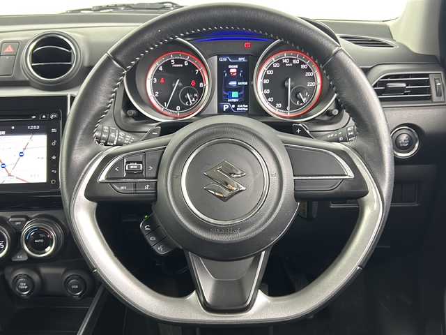 スズキ スイフト HYBRID RS 愛知県 2017(平29)年 6万km ピュアホワイトP 純正8型メモリナビ/（CD/DVD/フルセグTV/Bluetooth/USB）/全方位カメラ/横滑り防止装置/アイドリングストップ/純正16インチAW/LEDヘッドライト/オートライト/ETC/シートヒーター(D席)/パドルシフト/革巻きステアリング/ステアリングスイッチ/純正フロアマット/ドアバイザー/スマートキー＆プッシュスタート