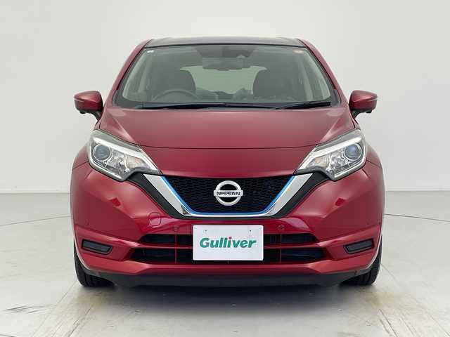 日産 ノート e－パワー X 愛知県 2017(平29)年 4.2万km ガーネットレッド ・社外ナビ&TV&BT&SD&DVD&CD/・全方位カメラ/・ETC/・ルーフラッピング/・レーダー探知機/・デジタルインナーミラー/・コーナーセンサー/・エマージェンシーブレーキ/・先行者発進告知/・車線逸脱警報/・横滑り防止装置/・LEDオートライト/・ドアバイザー/・純正フロアマット/・スマートキー/・プッシュスタート/・ヘッドライトレベライザー/・ステアリングリモコン/・社外AW付き冬タイヤ車載
