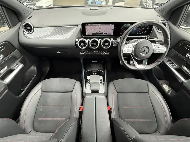 メルセデス・ベンツ Ｂ２００ｄ AMGライン 静岡県 2020(令2)年 2.5万km マウンテングレー ナビゲーションパッケージ/・Mercedes me connect ナビゲーションサービス/・Mercedes me connect /USBオンデマンド地図更新・オンライン地図更新/・VICS-FM多重放送/テレビ機能/・トラフィックサインアシスト/レーダーセーフティパッケージ/・アクティブディスタンスアシスト・ディストロニック/・アクティブブレーキアシスト/・PRE-SAFE/・PRE-SAFEプラス/・PRE-SAFEサウンド/・緊急回避補助システム/・渋滞時緊急ブレーキ機能/・アクティブブラインドスポットアシスト/・アクティブレーンキーピングアシスト/・アクティブステアリングアシスト/AMGスタイリングパッケージ/18インチAMGツインスポークアルミ/ハーフレザーシート/電動リアゲート/MBUX/(Bluetooth/USB/フルセグ)/バックカメラ/アダプティブクルーズコントロール/メモリー付パワーシート/シートヒーター/キーレスゴー/ETC2.0/ドライブレコーダー/純正フロアマット/保証書/取説/スペアキー