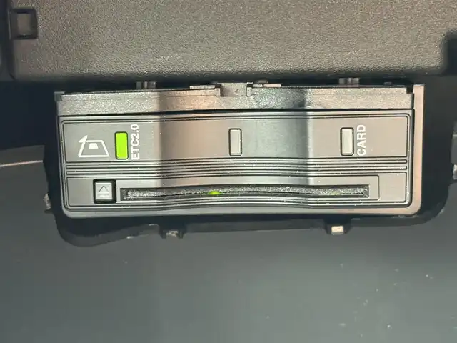 メルセデス・ベンツ Ｂ２００ｄ AMGライン 静岡県 2020(令2)年 2.5万km マウンテングレー ナビゲーションパッケージ/・Mercedes me connect ナビゲーションサービス/・Mercedes me connect /USBオンデマンド地図更新・オンライン地図更新/・VICS-FM多重放送/テレビ機能/・トラフィックサインアシスト/レーダーセーフティパッケージ/・アクティブディスタンスアシスト・ディストロニック/・アクティブブレーキアシスト/・PRE-SAFE/・PRE-SAFEプラス/・PRE-SAFEサウンド/・緊急回避補助システム/・渋滞時緊急ブレーキ機能/・アクティブブラインドスポットアシスト/・アクティブレーンキーピングアシスト/・アクティブステアリングアシスト/AMGスタイリングパッケージ/18インチAMGツインスポークアルミ/ハーフレザーシート/電動リアゲート/MBUX/(Bluetooth/USB/フルセグ)/バックカメラ/アダプティブクルーズコントロール/メモリー付パワーシート/シートヒーター/キーレスゴー/ETC2.0/ドライブレコーダー/純正フロアマット/保証書/取説/スペアキー