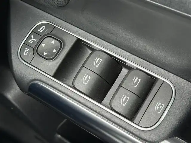 メルセデス・ベンツ Ｂ２００ｄ AMGライン 静岡県 2020(令2)年 2.5万km マウンテングレー ナビゲーションパッケージ/・Mercedes me connect ナビゲーションサービス/・Mercedes me connect /USBオンデマンド地図更新・オンライン地図更新/・VICS-FM多重放送/テレビ機能/・トラフィックサインアシスト/レーダーセーフティパッケージ/・アクティブディスタンスアシスト・ディストロニック/・アクティブブレーキアシスト/・PRE-SAFE/・PRE-SAFEプラス/・PRE-SAFEサウンド/・緊急回避補助システム/・渋滞時緊急ブレーキ機能/・アクティブブラインドスポットアシスト/・アクティブレーンキーピングアシスト/・アクティブステアリングアシスト/AMGスタイリングパッケージ/18インチAMGツインスポークアルミ/ハーフレザーシート/電動リアゲート/MBUX/(Bluetooth/USB/フルセグ)/バックカメラ/アダプティブクルーズコントロール/メモリー付パワーシート/シートヒーター/キーレスゴー/ETC2.0/ドライブレコーダー/純正フロアマット/保証書/取説/スペアキー