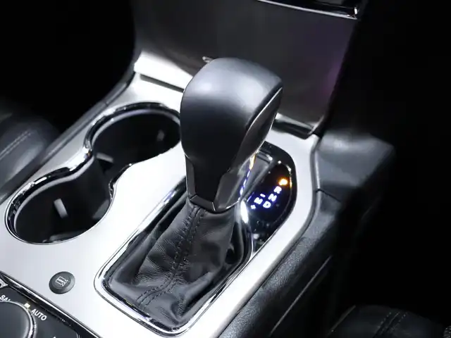 クライスラー・ジープ ジープ グランドチェロキー 静岡県 2020(令2)年 4万km ダイヤモンドブラッククリスタル ワンオーナー/HDDナビ/ワンセグテレビ/前後カメラ/アイドリングストップ/オートクルーズコントロール/プッシュスタート/ETC/パワーバックドア/ドアバイザー/シートヒーター/シートクーラー/エアサスペンション/ステアリングヒーター/パドルシフト/純正AW