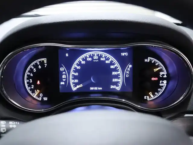 クライスラー・ジープ ジープ グランドチェロキー 静岡県 2020(令2)年 4万km ダイヤモンドブラッククリスタル ワンオーナー/HDDナビ/ワンセグテレビ/前後カメラ/アイドリングストップ/オートクルーズコントロール/プッシュスタート/ETC/パワーバックドア/ドアバイザー/シートヒーター/シートクーラー/エアサスペンション/ステアリングヒーター/パドルシフト/純正AW