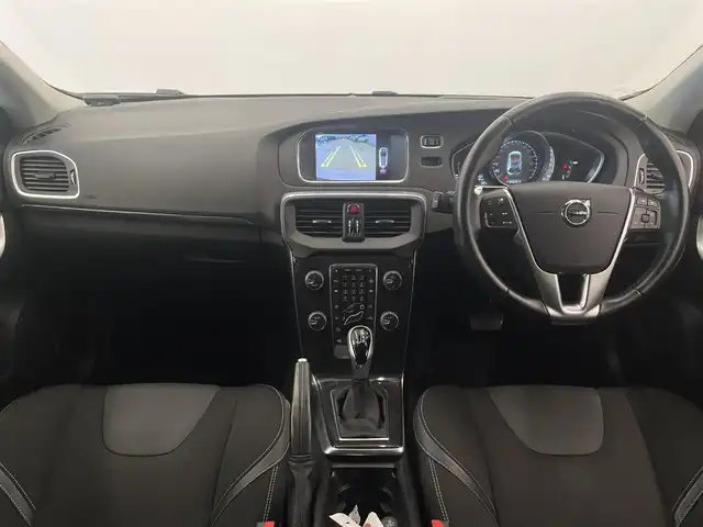 ボルボ Ｖ４０ D4 モメンタム 岡山県 2017(平29)年 6.6万km アイスホワイト 純正SENSUSナビ/Rカメラ/Bluetooth/フルセグTV/パワーシート（D）/LEDヘッドライト/オートライト/AHB/ESC/BLIS/シティーセーフティー/ドライバーアラート/オートワイパー/パドルシフト/PDC/ACC/インテリアシフト/純正17インチアルミ