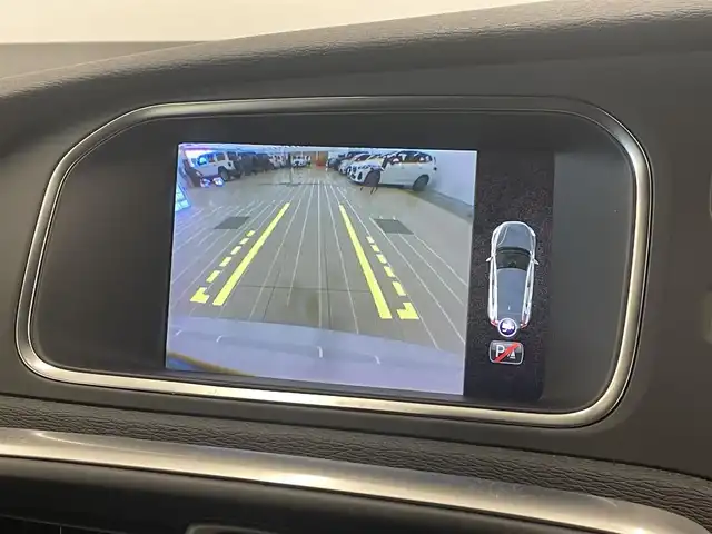 ボルボ Ｖ４０ D4 モメンタム 岡山県 2017(平29)年 6.6万km アイスホワイト 純正SENSUSナビ/Rカメラ/Bluetooth/フルセグTV/パワーシート（D）/LEDヘッドライト/オートライト/AHB/ESC/BLIS/シティーセーフティー/ドライバーアラート/オートワイパー/パドルシフト/PDC/ACC/インテリアシフト/純正17インチアルミ
