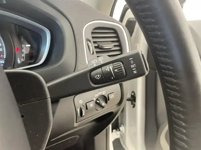ボルボ Ｖ４０ D4 モメンタム 岡山県 2017(平29)年 6.6万km アイスホワイト 純正SENSUSナビ/Rカメラ/Bluetooth/フルセグTV/パワーシート（D）/LEDヘッドライト/オートライト/AHB/ESC/BLIS/シティーセーフティー/ドライバーアラート/オートワイパー/パドルシフト/PDC/ACC/インテリアシフト/純正17インチアルミ