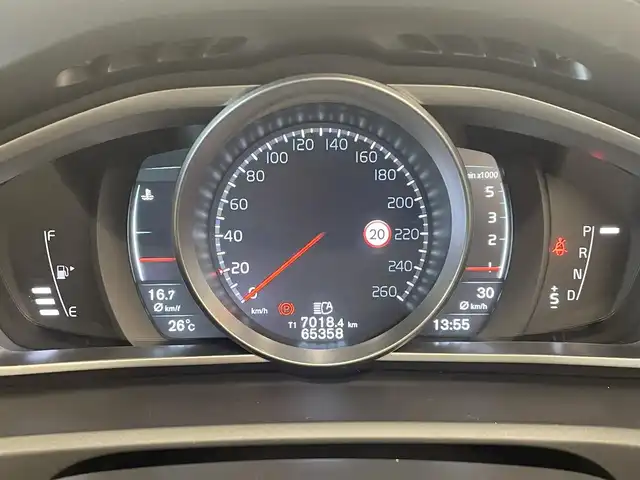 ボルボ Ｖ４０ D4 モメンタム 岡山県 2017(平29)年 6.6万km アイスホワイト 純正SENSUSナビ/Rカメラ/Bluetooth/フルセグTV/パワーシート（D）/LEDヘッドライト/オートライト/AHB/ESC/BLIS/シティーセーフティー/ドライバーアラート/オートワイパー/パドルシフト/PDC/ACC/インテリアシフト/純正17インチアルミ