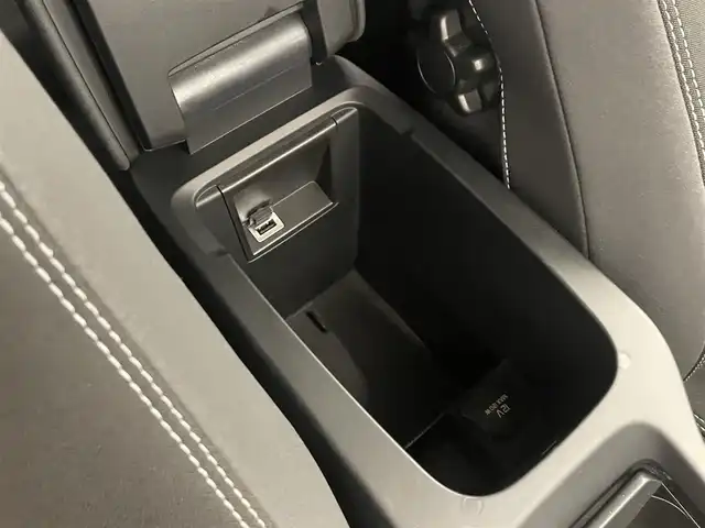 ボルボ Ｖ４０ D4 モメンタム 岡山県 2017(平29)年 6.6万km アイスホワイト 純正SENSUSナビ/Rカメラ/Bluetooth/フルセグTV/パワーシート（D）/LEDヘッドライト/オートライト/AHB/ESC/BLIS/シティーセーフティー/ドライバーアラート/オートワイパー/パドルシフト/PDC/ACC/インテリアシフト/純正17インチアルミ