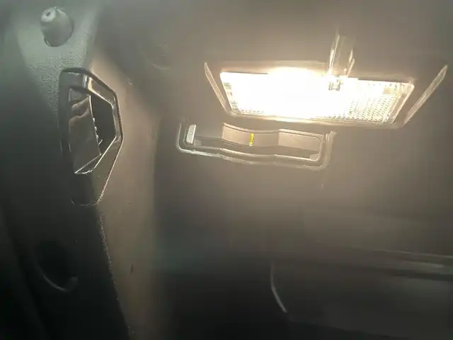 ボルボ Ｖ４０ D4 モメンタム 岡山県 2017(平29)年 6.6万km アイスホワイト 純正SENSUSナビ/Rカメラ/Bluetooth/フルセグTV/パワーシート（D）/LEDヘッドライト/オートライト/AHB/ESC/BLIS/シティーセーフティー/ドライバーアラート/オートワイパー/パドルシフト/PDC/ACC/インテリアシフト/純正17インチアルミ
