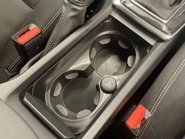 ボルボ Ｖ４０ D4 モメンタム 岡山県 2017(平29)年 6.6万km アイスホワイト 純正SENSUSナビ/Rカメラ/Bluetooth/フルセグTV/パワーシート（D）/LEDヘッドライト/オートライト/AHB/ESC/BLIS/シティーセーフティー/ドライバーアラート/オートワイパー/パドルシフト/PDC/ACC/インテリアシフト/純正17インチアルミ