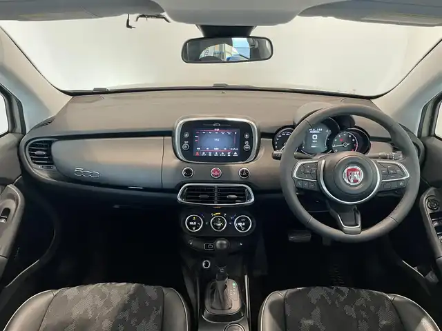 フィアット ５００Ｘ 愛知県 2022(令4)年 2.1万km ベージュ 純正ディスプレイオーディオ　/Ｂｌｕｅｔｏｏｔｈ　/バックカメラ　/クルーズコントロール　/セーフティドライブアシスト　/レーンキープアシスト　/パーキングセンサー　/シートヒーター　/ＥＴＣ/プッシュスタート/ウィンカーミラー/アイドリングストップ