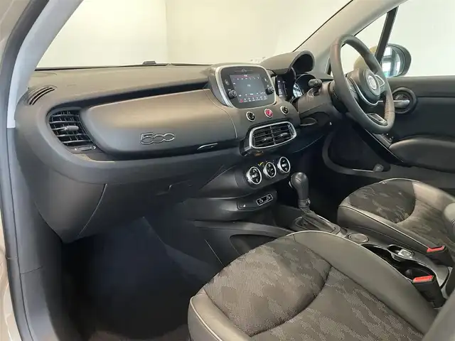 フィアット ５００Ｘ 愛知県 2022(令4)年 2.1万km ベージュ 純正ディスプレイオーディオ　/Ｂｌｕｅｔｏｏｔｈ　/バックカメラ　/クルーズコントロール　/セーフティドライブアシスト　/レーンキープアシスト　/パーキングセンサー　/シートヒーター　/ＥＴＣ/プッシュスタート/ウィンカーミラー/アイドリングストップ