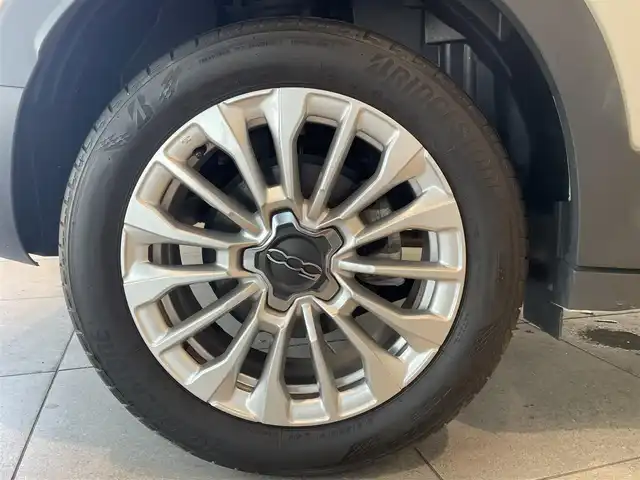 フィアット ５００Ｘ 愛知県 2022(令4)年 2.1万km ベージュ 純正ディスプレイオーディオ　/Ｂｌｕｅｔｏｏｔｈ　/バックカメラ　/クルーズコントロール　/セーフティドライブアシスト　/レーンキープアシスト　/パーキングセンサー　/シートヒーター　/ＥＴＣ/プッシュスタート/ウィンカーミラー/アイドリングストップ