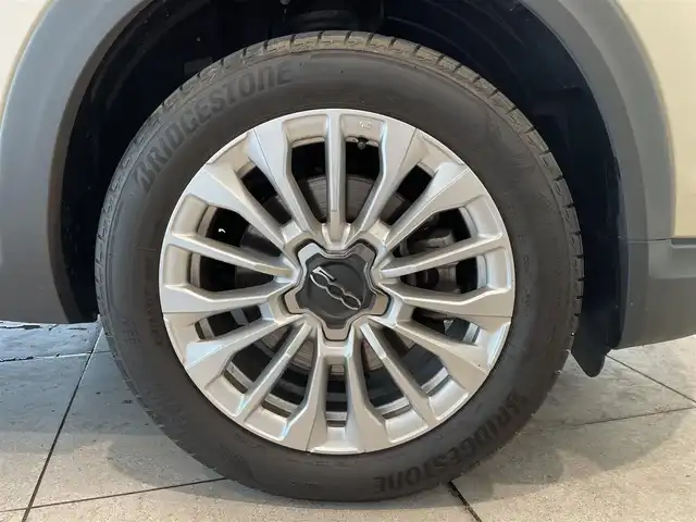 フィアット ５００Ｘ 愛知県 2022(令4)年 2.1万km ベージュ 純正ディスプレイオーディオ　/Ｂｌｕｅｔｏｏｔｈ　/バックカメラ　/クルーズコントロール　/セーフティドライブアシスト　/レーンキープアシスト　/パーキングセンサー　/シートヒーター　/ＥＴＣ/プッシュスタート/ウィンカーミラー/アイドリングストップ