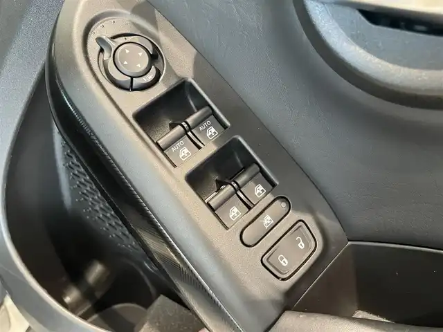 フィアット ５００Ｘ 愛知県 2022(令4)年 2.1万km ベージュ 純正ディスプレイオーディオ　/Ｂｌｕｅｔｏｏｔｈ　/バックカメラ　/クルーズコントロール　/セーフティドライブアシスト　/レーンキープアシスト　/パーキングセンサー　/シートヒーター　/ＥＴＣ/プッシュスタート/ウィンカーミラー/アイドリングストップ