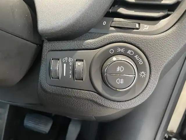 フィアット ５００Ｘ 愛知県 2022(令4)年 2.1万km ベージュ 純正ディスプレイオーディオ　/Ｂｌｕｅｔｏｏｔｈ　/バックカメラ　/クルーズコントロール　/セーフティドライブアシスト　/レーンキープアシスト　/パーキングセンサー　/シートヒーター　/ＥＴＣ/プッシュスタート/ウィンカーミラー/アイドリングストップ