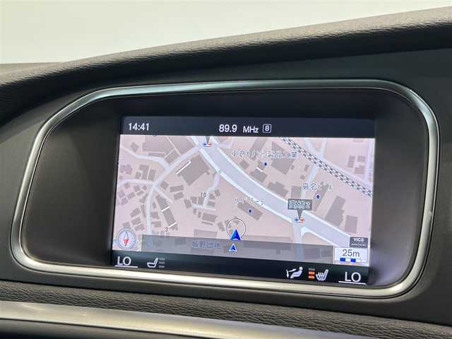 ボルボ Ｖ４０ D4 インスクリプション 福岡県 2018(平30)年 2.3万km 白 ＡＣＣ　/ＢＳＭ　/レーンキープ　/純正ナビ　/バックカメラ　/Ｈａｒｍａｎ／Ｋａｒｄｏｎ　/ＣＤ／ＤＶＤ　/黒レザーシート　/シートヒーター　/パワーシート　/コーナーセンサー　/ＬＥＤライト　/スマートキー　/ＥＴＣ