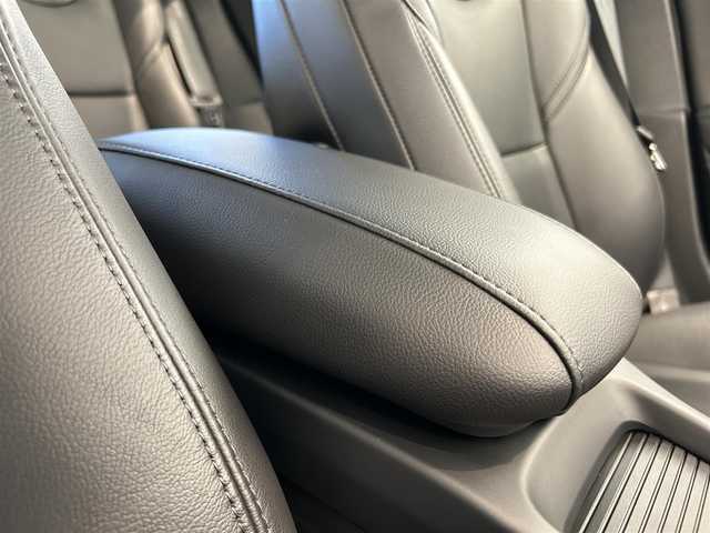 ボルボ Ｖ４０ D4 インスクリプション 福岡県 2018(平30)年 2.3万km 白 ＡＣＣ　/ＢＳＭ　/レーンキープ　/純正ナビ　/バックカメラ　/Ｈａｒｍａｎ／Ｋａｒｄｏｎ　/ＣＤ／ＤＶＤ　/黒レザーシート　/シートヒーター　/パワーシート　/コーナーセンサー　/ＬＥＤライト　/スマートキー　/ＥＴＣ
