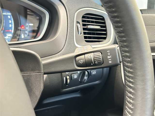 ボルボ Ｖ４０ D4 インスクリプション 福岡県 2018(平30)年 2.3万km 白 ＡＣＣ　/ＢＳＭ　/レーンキープ　/純正ナビ　/バックカメラ　/Ｈａｒｍａｎ／Ｋａｒｄｏｎ　/ＣＤ／ＤＶＤ　/黒レザーシート　/シートヒーター　/パワーシート　/コーナーセンサー　/ＬＥＤライト　/スマートキー　/ＥＴＣ