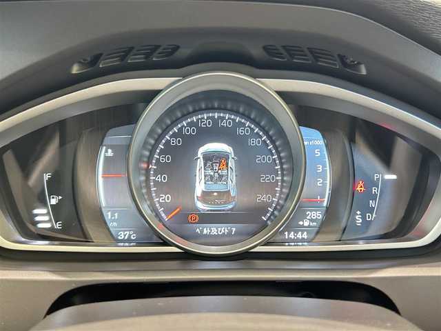 ボルボ Ｖ４０ D4 インスクリプション 福岡県 2018(平30)年 2.3万km 白 ＡＣＣ　/ＢＳＭ　/レーンキープ　/純正ナビ　/バックカメラ　/Ｈａｒｍａｎ／Ｋａｒｄｏｎ　/ＣＤ／ＤＶＤ　/黒レザーシート　/シートヒーター　/パワーシート　/コーナーセンサー　/ＬＥＤライト　/スマートキー　/ＥＴＣ