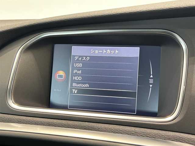 ボルボ Ｖ４０ D4 インスクリプション 福岡県 2018(平30)年 2.3万km 白 ＡＣＣ　/ＢＳＭ　/レーンキープ　/純正ナビ　/バックカメラ　/Ｈａｒｍａｎ／Ｋａｒｄｏｎ　/ＣＤ／ＤＶＤ　/黒レザーシート　/シートヒーター　/パワーシート　/コーナーセンサー　/ＬＥＤライト　/スマートキー　/ＥＴＣ