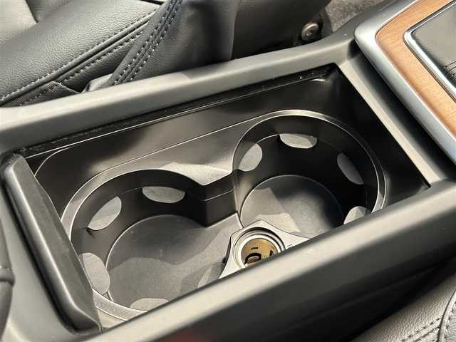 ボルボ Ｖ４０ D4 インスクリプション 福岡県 2018(平30)年 2.3万km 白 ＡＣＣ　/ＢＳＭ　/レーンキープ　/純正ナビ　/バックカメラ　/Ｈａｒｍａｎ／Ｋａｒｄｏｎ　/ＣＤ／ＤＶＤ　/黒レザーシート　/シートヒーター　/パワーシート　/コーナーセンサー　/ＬＥＤライト　/スマートキー　/ＥＴＣ