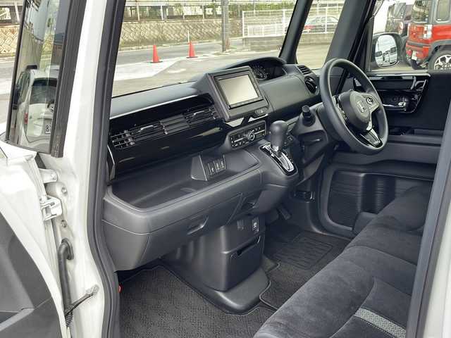 ホンダ Ｎ ＢＯＸ カスタム L 山口県 2022(令4)年 1.1万km プラチナホワイトパール 純正７型ナビ（VXM-225CI）（AM/FM/フルセグTV)/バックカメラ/両側パワースライドドア/前席シートヒーター/ドライブレコーダー（前後）（DRH-２２４SD）/ドアバイザー/純正フロアマット/ETC/LEDヘッドライト/コーナーセンサー/ホンダセンシング/・アダプティブクルーズコントロール/・レーンキープアシスト/・衝突被害軽減ブレーキ/・車線維持支援システム/・先行車お知らせ機能/・標識認識機能/・後方誤発進抑制機能/・オートハイビーム/・誤発進抑制機能/歩行者事故低減ステアリング/横滑り防止装置/純正14インチアルミホイール/W＋サイドエアバック/カーテンエアバック