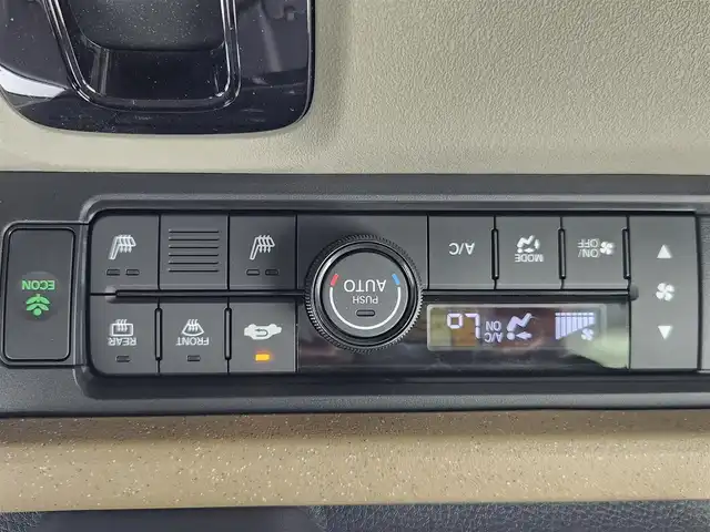 ホンダ Ｎ ＢＯＸ 愛知県 2024(令6)年 0.4万km クリスタルブラックパール ホンダセンシング/・衝突軽減ブレーキ/・先行車発進お知らせ機能/・歩行者事故低減ステアリング/・路外逸脱抑制機能/・標識認識機能/・渋滞追従機能付アダプティブクルーズコントロール/・線維持支援システム/・誤発進抑制機能/・後方誤発進抑制機能/・近距離衝突軽減ブレーキ/・急アクセル抑制機能/・パーキングセンサーシステム/・オートハイビーム/ホンダコネクト9インチナビ/（Bluetooth/フルセグTV/CD/DVD/USB/アップルカープレイ/アンドロイドオート）/バックカメラ/両側パワースライドドア/シートヒーター/ドライブレコーダー/純正フロアマット/ロールサンシェード/オートライト/スマートキー/電子パーキング/オートホールド/後席テーブル