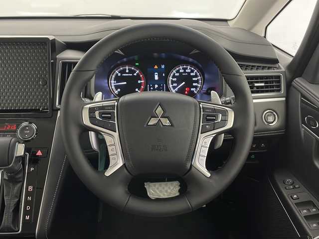 三菱 デリカＤ：５ シャモニー 長野県 2025(令7)年 0.1千km グラファイトグレーメタリック/ブラックマイカ 4WD/ターボ/衝突軽減ブレーキ/レーンキープアシスト/レーダークルーズコントロール/ブラインドスポットモニター/バックカメラ/両側電動スライドドア/運転席パワーシート/ハーフレザーシート/前席シートヒーター/ステアリングヒーター/デジタルインナーミラー/電動パーキングブレーキ/ブレーキホールド/パドルシフト/スマートキー/スペアキー/取扱説明書/保証書