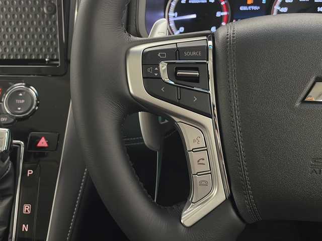 三菱 デリカＤ：５ シャモニー 長野県 2025(令7)年 0.1千km グラファイトグレーメタリック/ブラックマイカ 4WD/ターボ/衝突軽減ブレーキ/レーンキープアシスト/レーダークルーズコントロール/ブラインドスポットモニター/バックカメラ/両側電動スライドドア/運転席パワーシート/ハーフレザーシート/前席シートヒーター/ステアリングヒーター/デジタルインナーミラー/電動パーキングブレーキ/ブレーキホールド/パドルシフト/スマートキー/スペアキー/取扱説明書/保証書