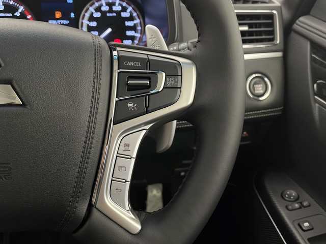 三菱 デリカＤ：５ シャモニー 長野県 2025(令7)年 0.1千km グラファイトグレーメタリック/ブラックマイカ 4WD/ターボ/衝突軽減ブレーキ/レーンキープアシスト/レーダークルーズコントロール/ブラインドスポットモニター/バックカメラ/両側電動スライドドア/運転席パワーシート/ハーフレザーシート/前席シートヒーター/ステアリングヒーター/デジタルインナーミラー/電動パーキングブレーキ/ブレーキホールド/パドルシフト/スマートキー/スペアキー/取扱説明書/保証書