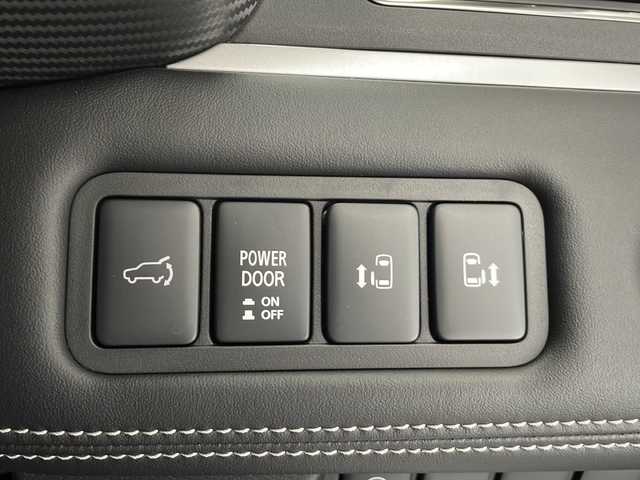 三菱 デリカＤ：５ シャモニー 長野県 2025(令7)年 0.1千km グラファイトグレーメタリック/ブラックマイカ 4WD/ターボ/衝突軽減ブレーキ/レーンキープアシスト/レーダークルーズコントロール/ブラインドスポットモニター/バックカメラ/両側電動スライドドア/運転席パワーシート/ハーフレザーシート/前席シートヒーター/ステアリングヒーター/デジタルインナーミラー/電動パーキングブレーキ/ブレーキホールド/パドルシフト/スマートキー/スペアキー/取扱説明書/保証書