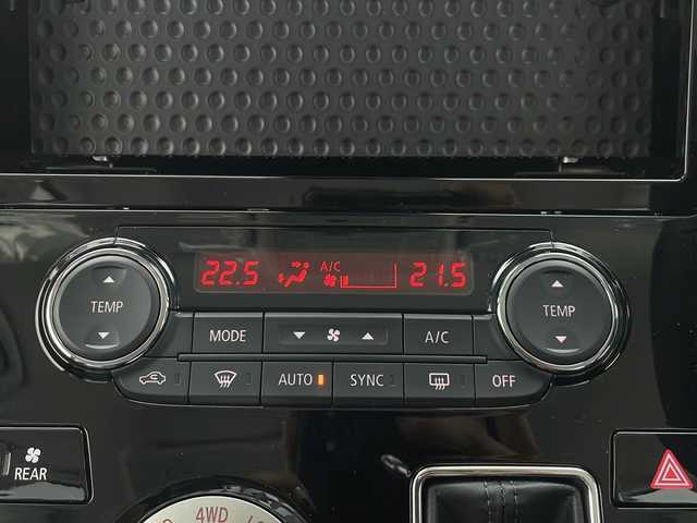 三菱 デリカＤ：５ シャモニー 長野県 2025(令7)年 0.1千km グラファイトグレーメタリック/ブラックマイカ 4WD/ターボ/衝突軽減ブレーキ/レーンキープアシスト/レーダークルーズコントロール/ブラインドスポットモニター/バックカメラ/両側電動スライドドア/運転席パワーシート/ハーフレザーシート/前席シートヒーター/ステアリングヒーター/デジタルインナーミラー/電動パーキングブレーキ/ブレーキホールド/パドルシフト/スマートキー/スペアキー/取扱説明書/保証書